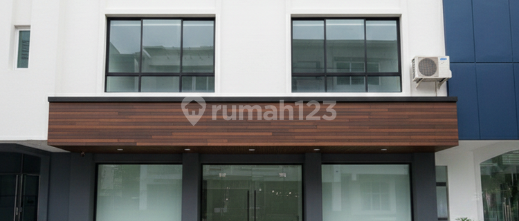 4-Story Linked Shophouse Permata Senayan Semi-Furnished Former Office Ready to Occupy 1