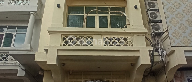 4-STOREY RUKO IN PERMATA SENAYAN, FACING NEAT ROAD, READY TO OCCUPY, NEAR KRL 1
