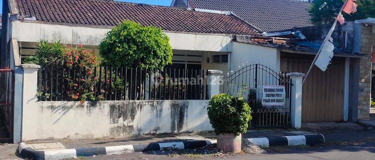 Rumah Tengah Kota Di Jalan Kiyai Ghozali Lumajang 1