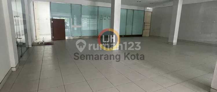 Business building on Majapahit Street 1