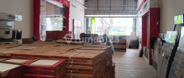 Warehouse building on Majapahit Street 1