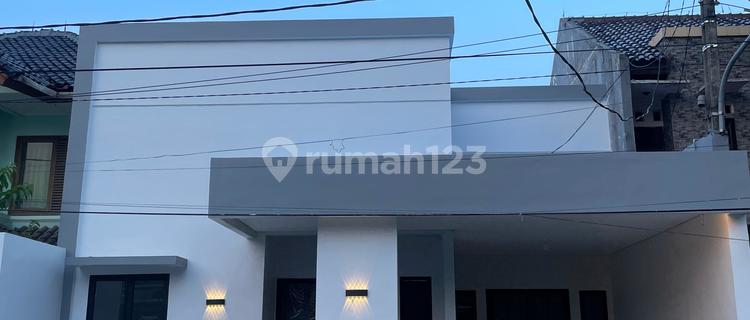 Ready-to-Occupy House with Freehold Title Near Schools in Pengasinan, Bekasi 1