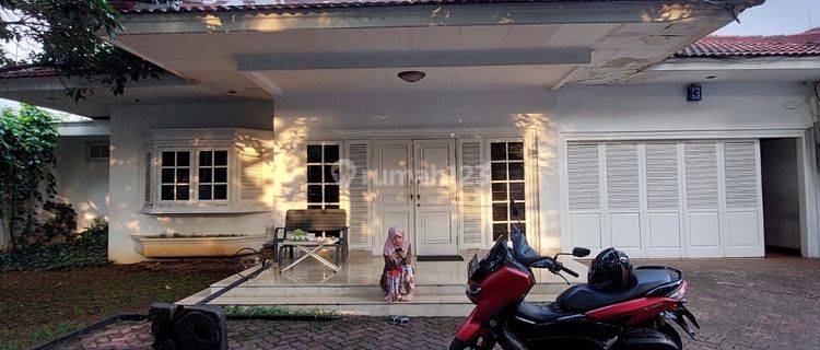 Prime area menteng, rumah siap huni kontruksi Kokoh, ada private S.pool 1