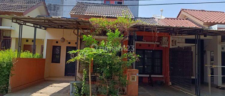 Dijual Cepat Rumah 2 BR Depan Taman di Celesta Graha Raya 1