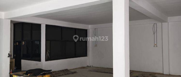 Disewakan Tanah Usaha Ex Showroom Di Jl Raya Bekasi Barat  1