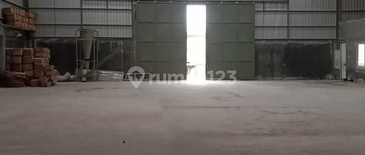 Warehouse Ready for Use for Sale in Wijaya Industrial Area, Semarang 1