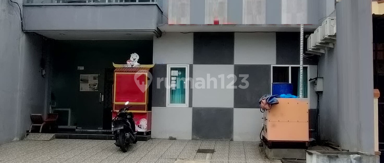 Commercial Space for Sale, Strategic Location on Jl. Dahlia Selatan, Semarang 1