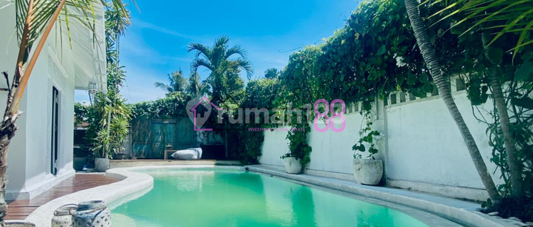 Dijual Villa Mewah Eksklusif dengan Kolam Renang Besar & Furnish Lengkap | 2 KT di Berawa, Canggu 1
