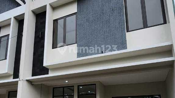 Rumah 2 Lt Dekat Cibubur Jaktim 10 Menit Lrt Cibubur, Tol Cijago 1