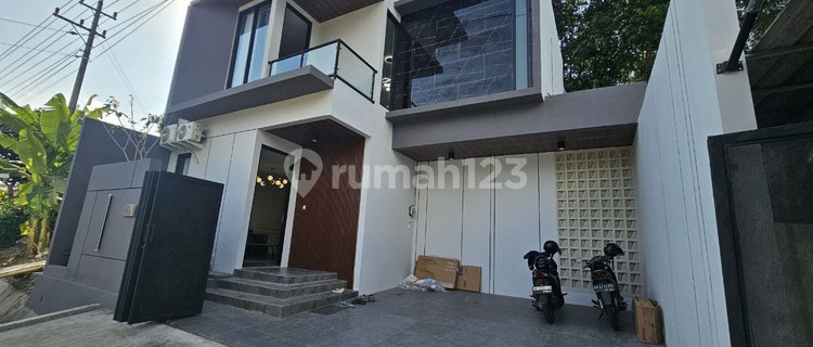 RUMAH MEWAH FULLY FURNISHED JAKAL - JL PALAGAN DEKAT KAMPUS UGM  1