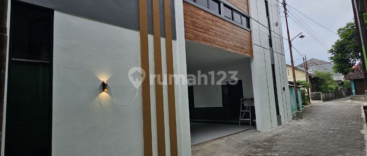 KOST EKSKLUSIVE POTENSI ROI 11%+ FULL FURNISHED JAKAL DEKAT UGM 1