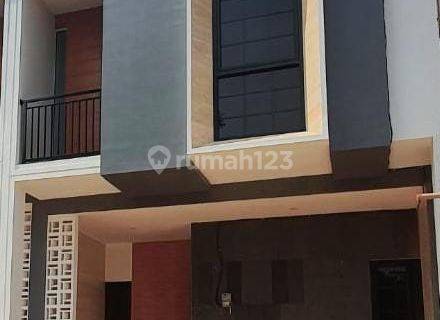 Rumah Bagus Unfurnished SHM di Jl Putri Tunggal, Depok 1