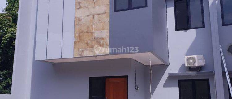 Rumah 2 Lantai Sudah Renovasi Unfurnished SHM di Jl Raya Kalimulya, Depok 1