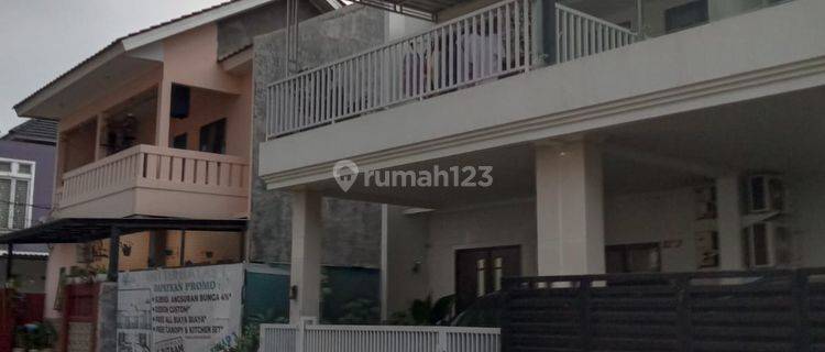 Rumah 2 Lantai Bagus Semi Furnished SHM di Pamulang Tangsel 1