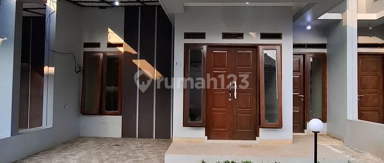 Two-Story House with Good SHM, East-Facing on Jln Raya Meruyung 1