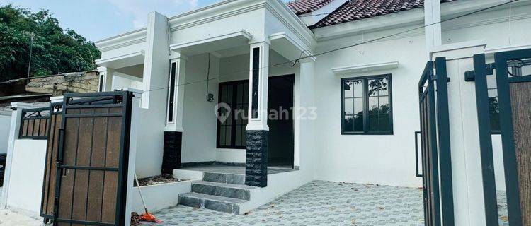 Rumah. 1 lantai SHM Bagus hadap selatan dekat stasiun Depok  1