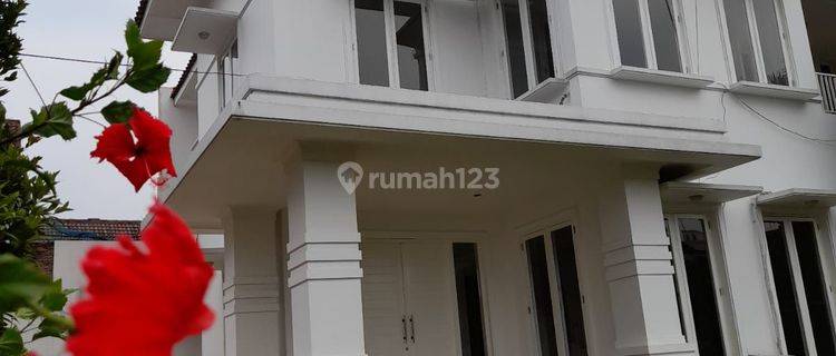 Rumah cantik mewah komplek aman nyaman asri strategis kemang  1