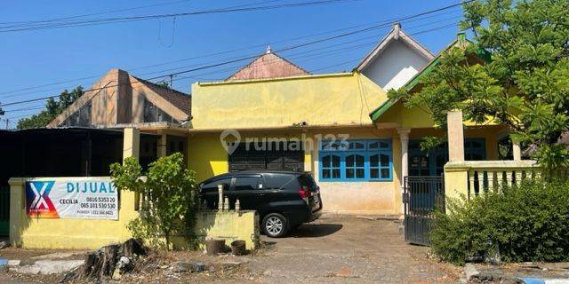 Di Jual Rumah Bagus Unfurnished di Jl. Cokro Sujono, Lumajang, Lumajang 1