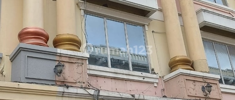 For Rent: Grand Flower Block B Shop House, Pasar Kembang - Surabaya 1