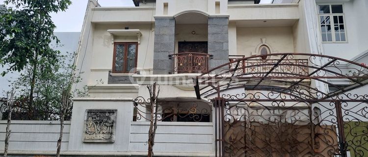 2-Story House in Permata Buana at an Attractive Price 1