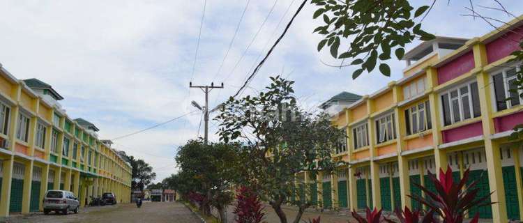 Ready-to-Use 2-Story Shop House in Siantar – Strategic Location, Spacious Parking 1