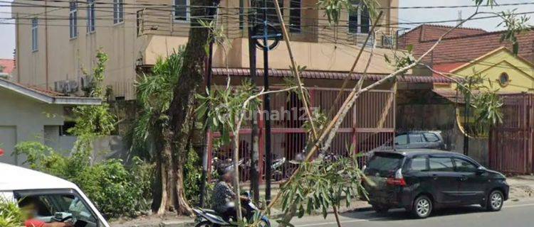 Ruko Gandeng Cocok untuk Bank Kantor Kafe Usaha di Jalan Amir Hamzah 1