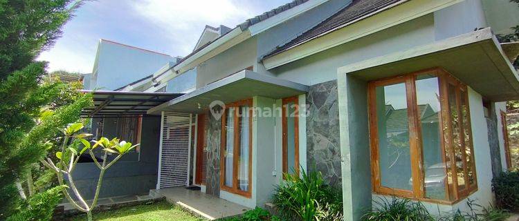 Rumah hoek bagus ama Dan nyaman serra velley ciwaruga bandung 1