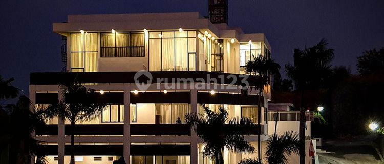 Rumah mewah special view kota dan laut, smg atas 1