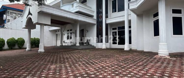 Cipayung House East Jakarta with Swimming Pool 1