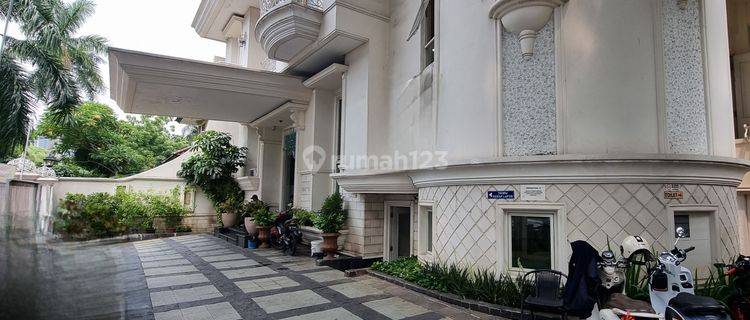 Ruang Usaha di Jalan Senopati Jakarta Selatan 1