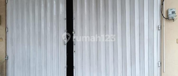 For Rent Cheap Shop House in Strategic Location East Surabaya at Green City Town House 1