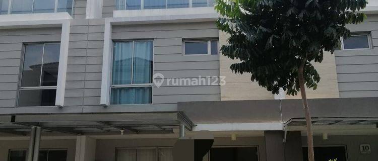 Disewakan rumah siap huni golf island , cluster piano  1