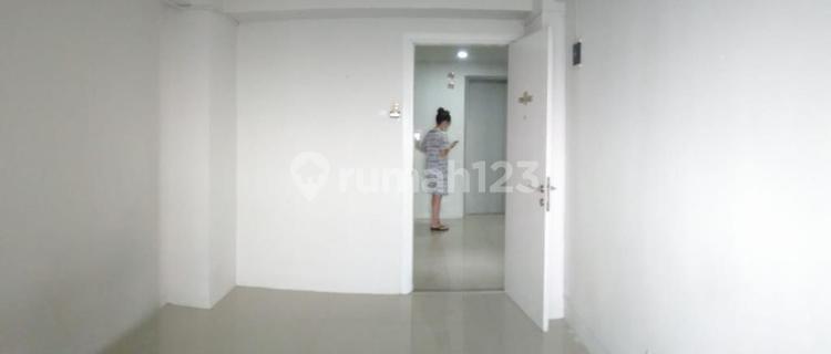 Disewakan Unit Aprtament Studio Kosongan Murah Di Green Pramuka City  1