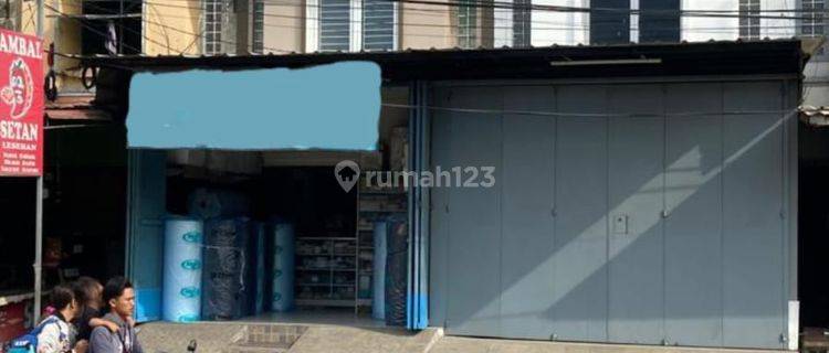 Di jual 2 unit ruko gandeng,  3 lt letak strategis di pusat keramaian cocok utk tinggal dan usaha di Jl Raya Pondok Ungu Permai. 1