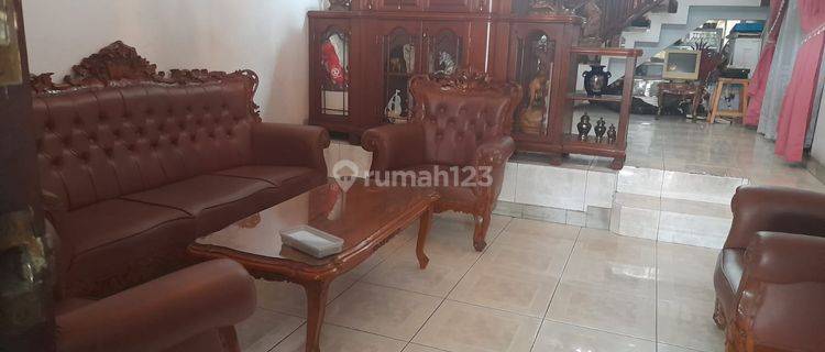 DIJUAL CEPAT RUMAH BISA UNTUK KOST²AN DAN USAHA DI PINGGIR JALAN DAERAH ASEM BARIS, TEBET - JAKSEL 1