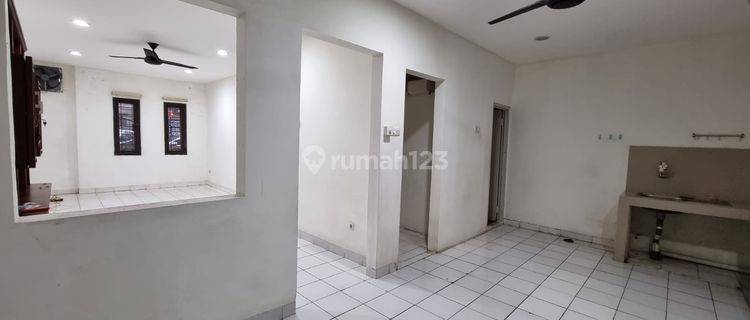 Dijual Rumah Taman Palem Lestari, Jakbar Row Jalan 3 Mobil  1