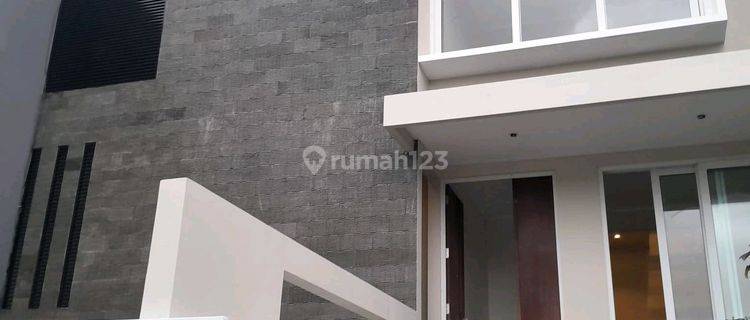 Rumah Mewah 3 Lantai Siap Huni Ungaran Barat Semarang 1