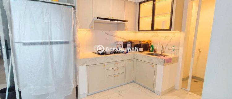 Apartment Manhattan Full Furnish Dan Posisi Hook  1