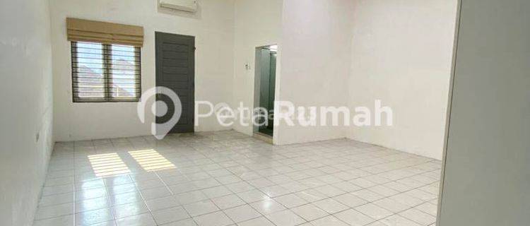 Villa Jalan Boulevard Timur Komplek Cemara Asri 1