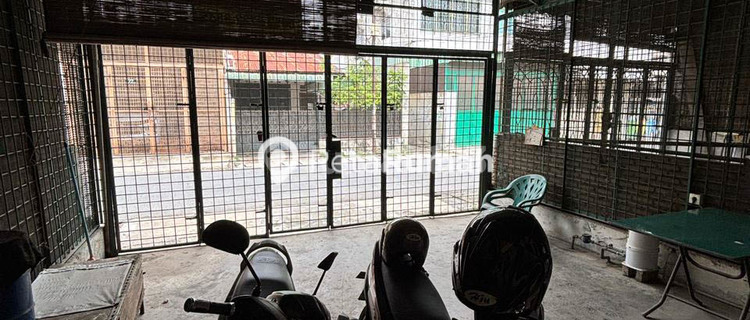 Rumah Jalan Pasundan dengan Perabot Daerah Gatot Subroto 1