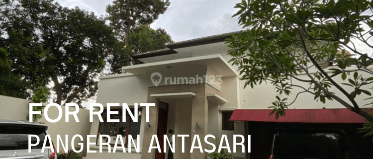 Rumah di pinggir jalan cocok untuk usaha di pangeran antasari 1