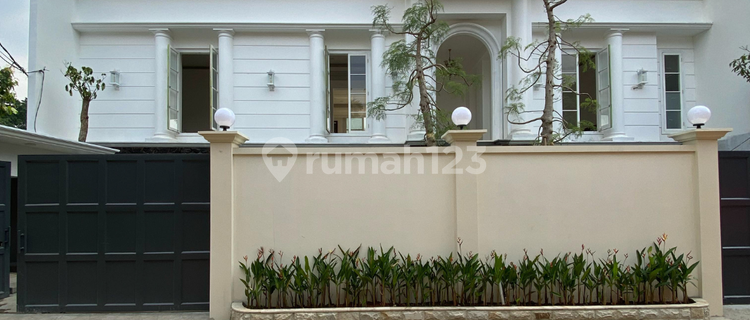 Luxurious Brand New House American Classic 3 Floors in Kemang 1