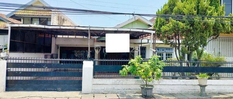 Rumah Strategis Nol Jalan Raya Jambangan Surabaya SHM 1