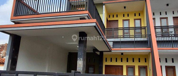 Sewa rumah terawat 2 lantai 4 kamar tidur dekat alun2 cimahi  1