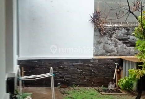 Rumah 2 Lantai Bagus di Pelajar Pejuang, Bandung Usaha 1