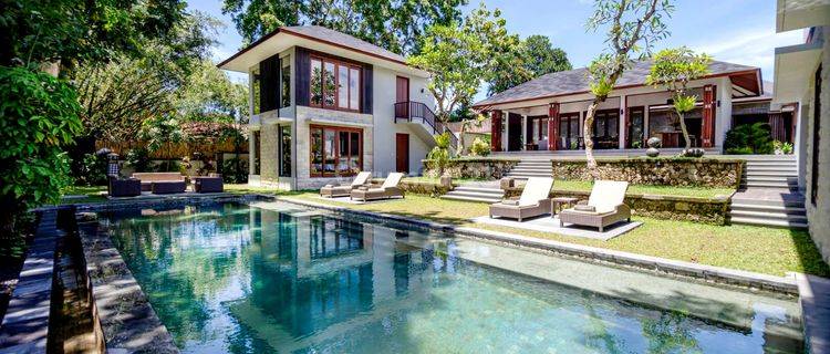 Luxury and Premium tropical modern Villa in the heart at Echo Beach , Padang Linjong Canggu.750 meters to Echo Beach Canggu and LA Brisa Beach club  , near to The Lawn Beach and Old Mans 1