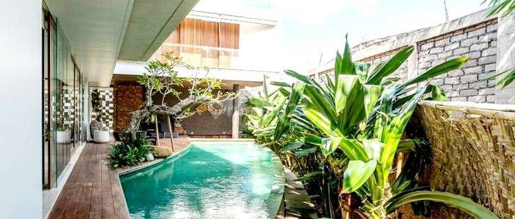 Modern Luxurious villa at Cluster Onegate system with security 24hours at Berawa Canggu... closed to chic and trendy Restaurants,Beach club and Bar 1