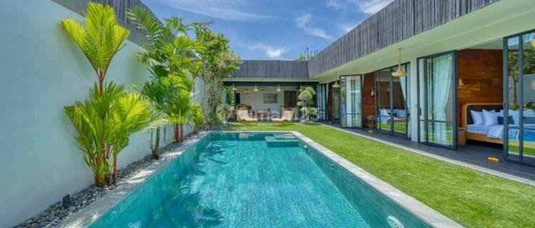 Leasehold Until Oktober 2076 ( 52 Years) .. Luxurious Villa Modern Concept At Bumbak Umalas..5 Minutes To Seminyak And Canggu Area 1