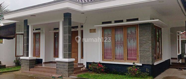 Rumah di Jl cisasak guha bandung 1