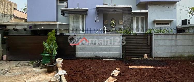 Ready-to-Occupy Minimalist House in Strategic Location at Cilandak Ragunan 1